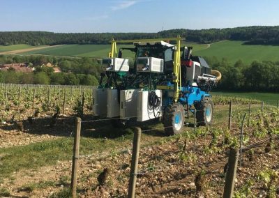 stimulation-traitement-vigne-flash-uv-c-boosting-tracteur-electrique-wm-presta