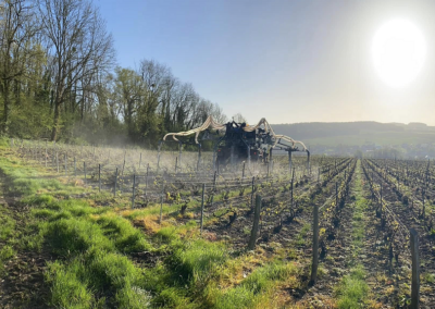 tracteur-enjambeur-traitement-champagne-pulverisation-vignoble-prestation-phytos-oidium-mildiou